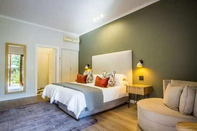 B. Superior room