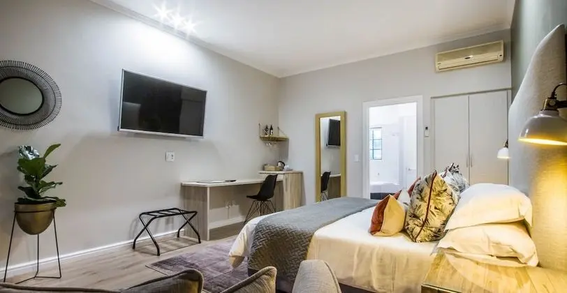 B. Superior room