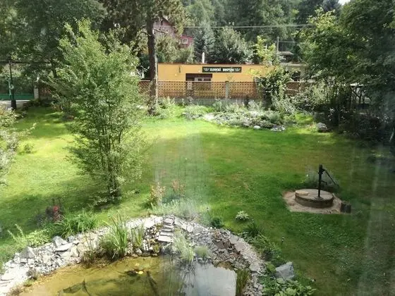 Tek Büyük veya İki Ayrı Yataklı Oda, Banyolu/Duşlu, Bahçe Manzaralı