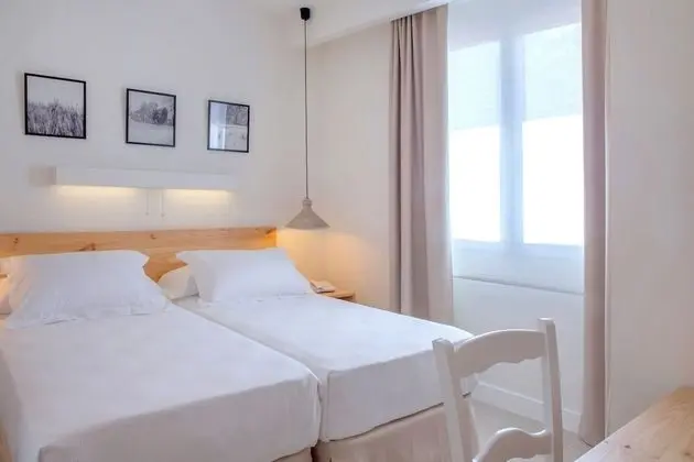 Büyük Yataklı Tek Kişilik Oda