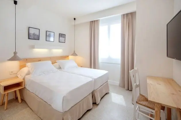 Büyük Yataklı Tek Kişilik Oda