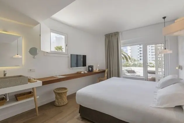 Junior Süit, Teras, Havuz Manzaralı