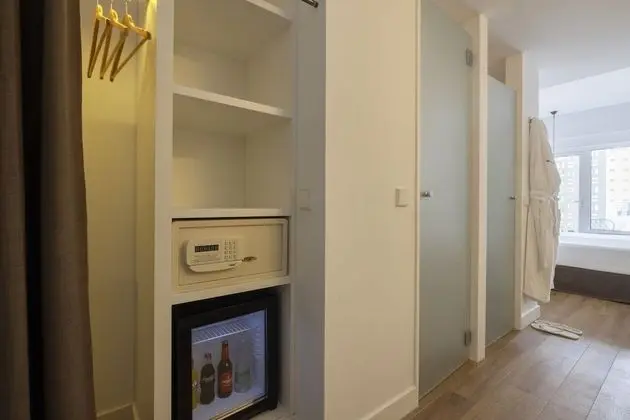 Premium Tek Büyük Yataklı Oda, Teras, Havuz Manzaralı