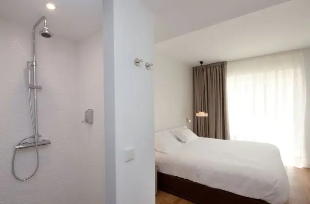 Tek Büyük Yataklı Oda, Kısmi Deniz Manzaralı