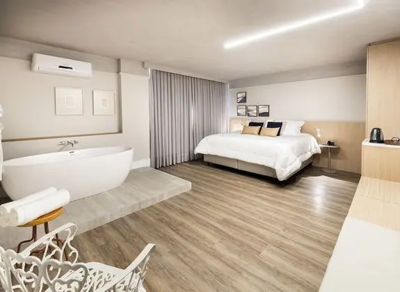 Deluxe Tek Büyük Yataklı Oda