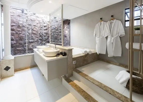 Süit, Sıcak Su Küveti