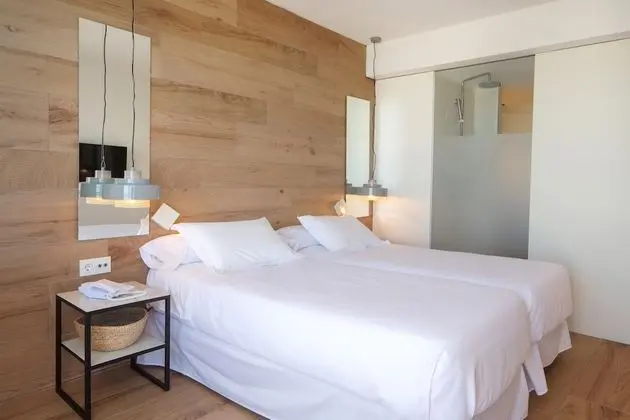 Büyük Yataklı Tek Kişilik Oda, Balkon, Kısmi Deniz Manzaralı