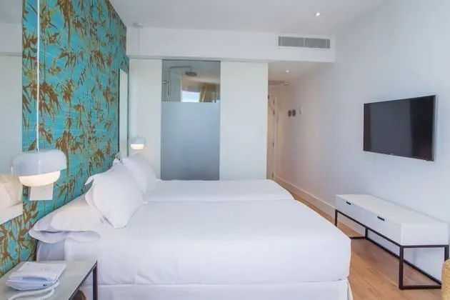 Üç Kişilik Oda, Balkon, Kısmi Deniz Manzaralı