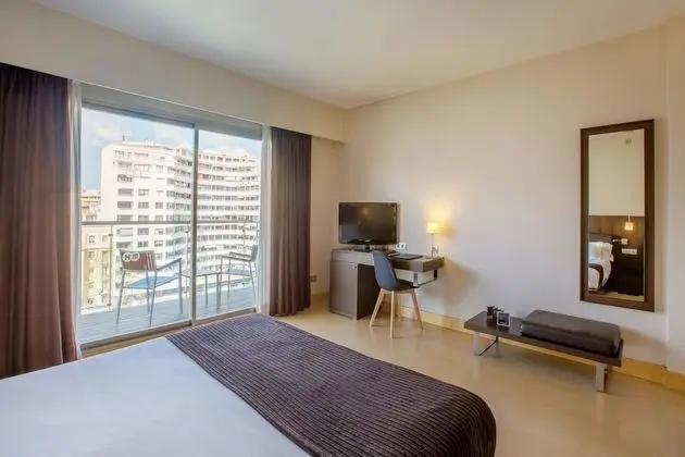 Tek Büyük Yataklı Oda, Teras, Şehir Manzaralı