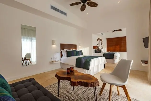 Junior Suite with terrace and city view