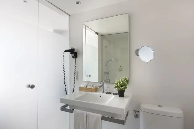 Büyük Yataklı Tek Kişilik Oda, Balkon, Kısmi Deniz Manzaralı