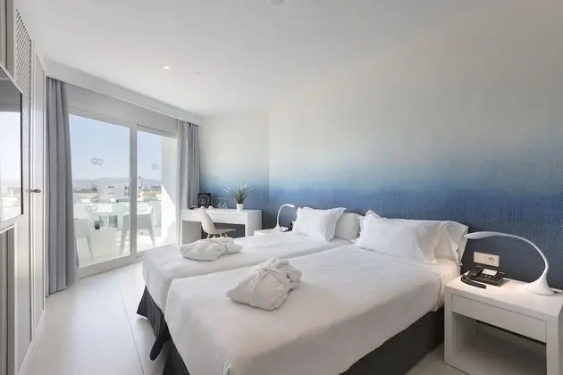 Premium Tek Büyük Yataklı Oda, Balkon, Kısmi Deniz Manzaralı