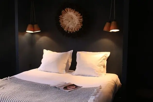 Signature Tek Büyük Yataklı Oda (Chambre Ho My God)