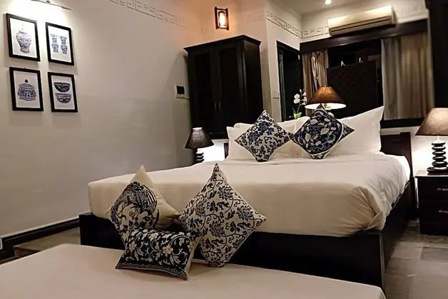 Luxury Oda