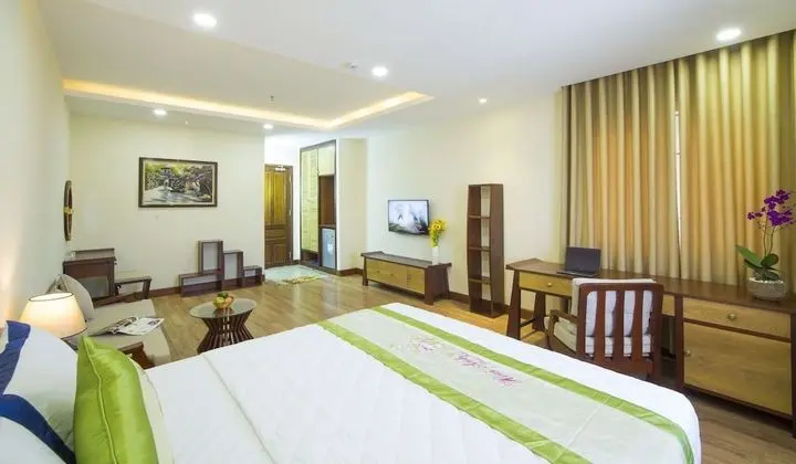 Deluxe Tek Büyük Yataklı Oda, Küvet, Şehir Manzaralı