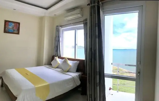 Sunflowers Suite, Sea View (Double)
