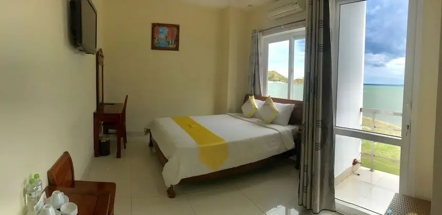 Sunflowers Suite, Sea View (Double)