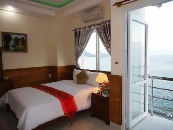 Sunflowers Suite, Sea View (Double)