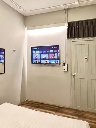 Private Room 1 with Shared Bathroom