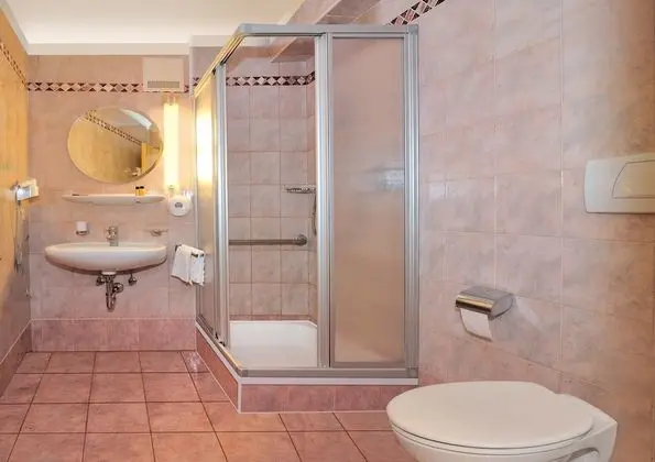Comfort Büyük Yataklı Tek Kişilik Oda