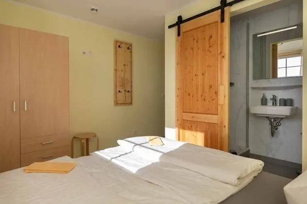 Basic Tek Büyük Yataklı Oda, Ortak Banyo, Dağ Manzaralı