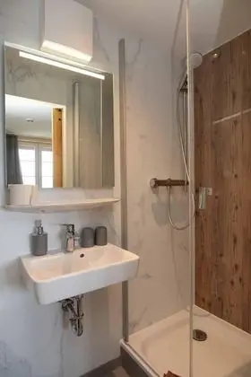 Basic Tek Büyük Yataklı Oda, Ortak Banyo, Dağ Manzaralı