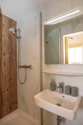 Basic Tek Büyük Yataklı Oda, Ortak Banyo, Dağ Manzaralı