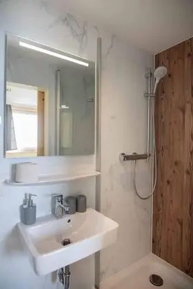 Basic Tek Büyük Yataklı Oda, Ortak Banyo, Dağ Manzaralı