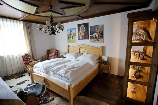 Deluxe Tek Büyük Yataklı Oda, Sıcak Su Havuzu