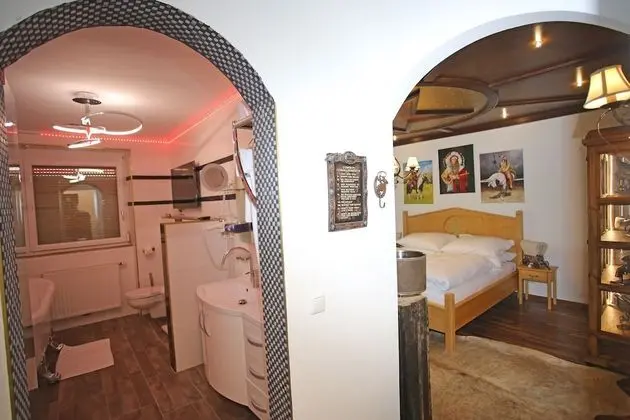 Deluxe Tek Büyük Yataklı Oda, Sıcak Su Havuzu
