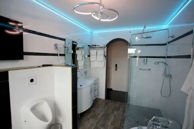 Deluxe Tek Büyük Yataklı Oda, Sıcak Su Havuzu
