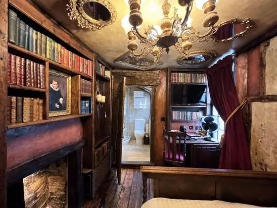 Standard Dört Kişilik Oda, Banyolu/Duşlu (Libraryum)