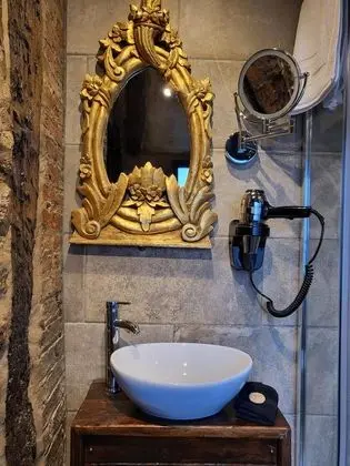 Standard Dört Kişilik Oda, Banyolu/Duşlu (Libraryum)
