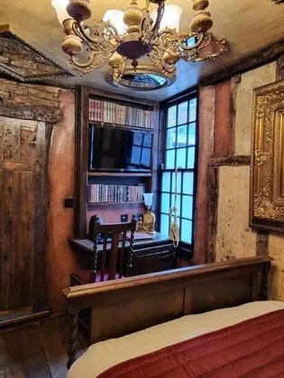 Standard Dört Kişilik Oda, Banyolu/Duşlu (Libraryum)