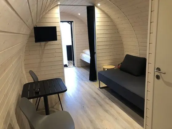 Kulübe, Göl Manzaralı