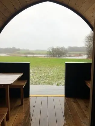 Kulübe, Göl Manzaralı