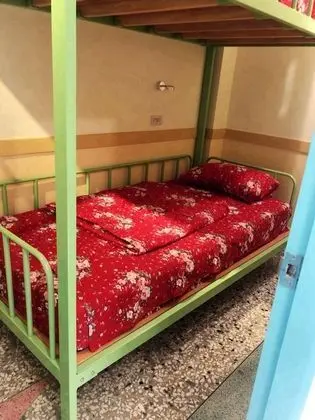 İki Ayrı Yataklı Oda, Ortak Banyo