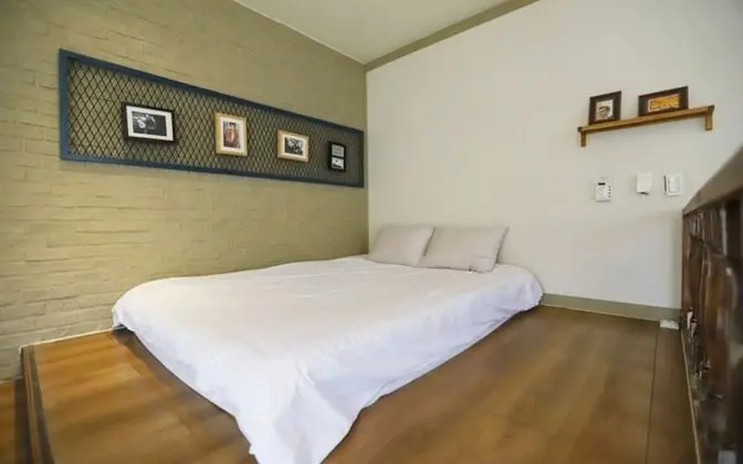 Oda (James Dean (Lower Floor))