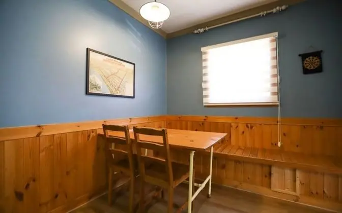 Oda (James Dean (Lower Floor))