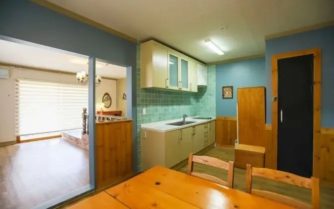 Oda (James Dean (Lower Floor))