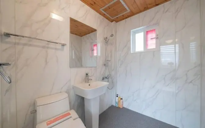 Oda (P201 (Whirlpool Spa Random Assignment)