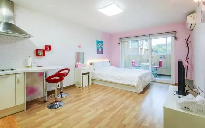 Oda (Cherry Pink (Whirlpool Spa))