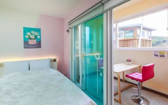 Oda (Cherry Pink (Whirlpool Spa))