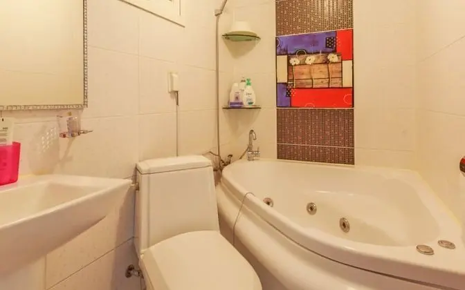 Oda (Cherry Pink (Whirlpool Spa))