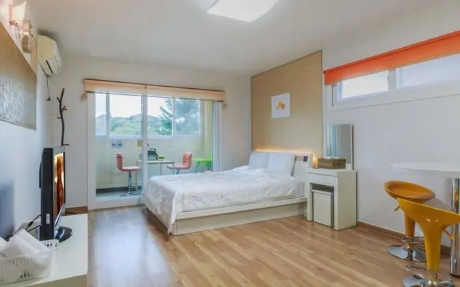 Oda (Orange Gold (Whirlpool Spa))