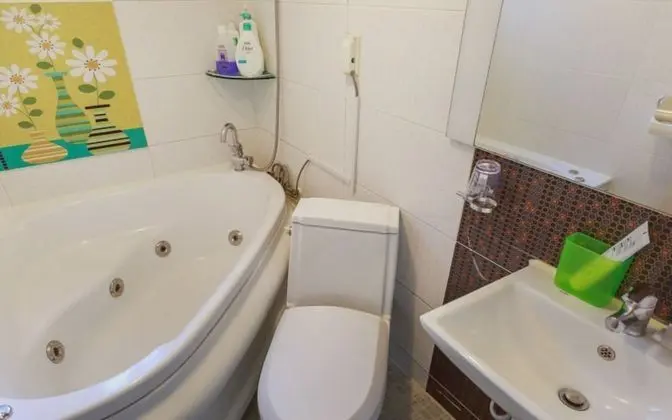 Oda (Orange Gold (Whirlpool Spa))