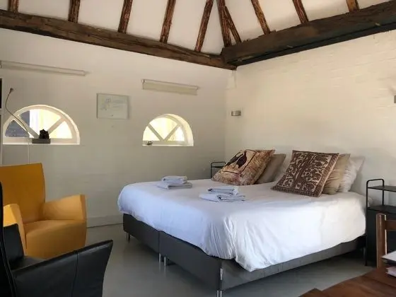 Romantic Tek Büyük Yataklı Oda (Het Koetshuis)