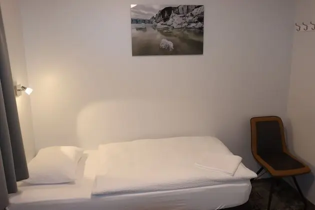 İki Ayrı Yataklı Oda, Ortak Banyo
