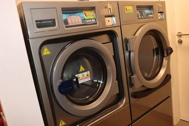 İki Ayrı Yataklı Oda, Ortak Banyo
