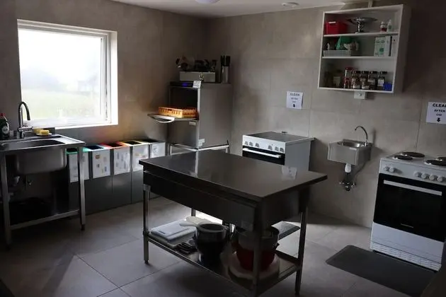Üç Kişilik Oda, Ortak Banyo